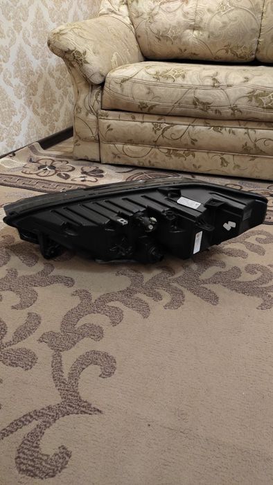 Tesla Model X 2017 правая фара