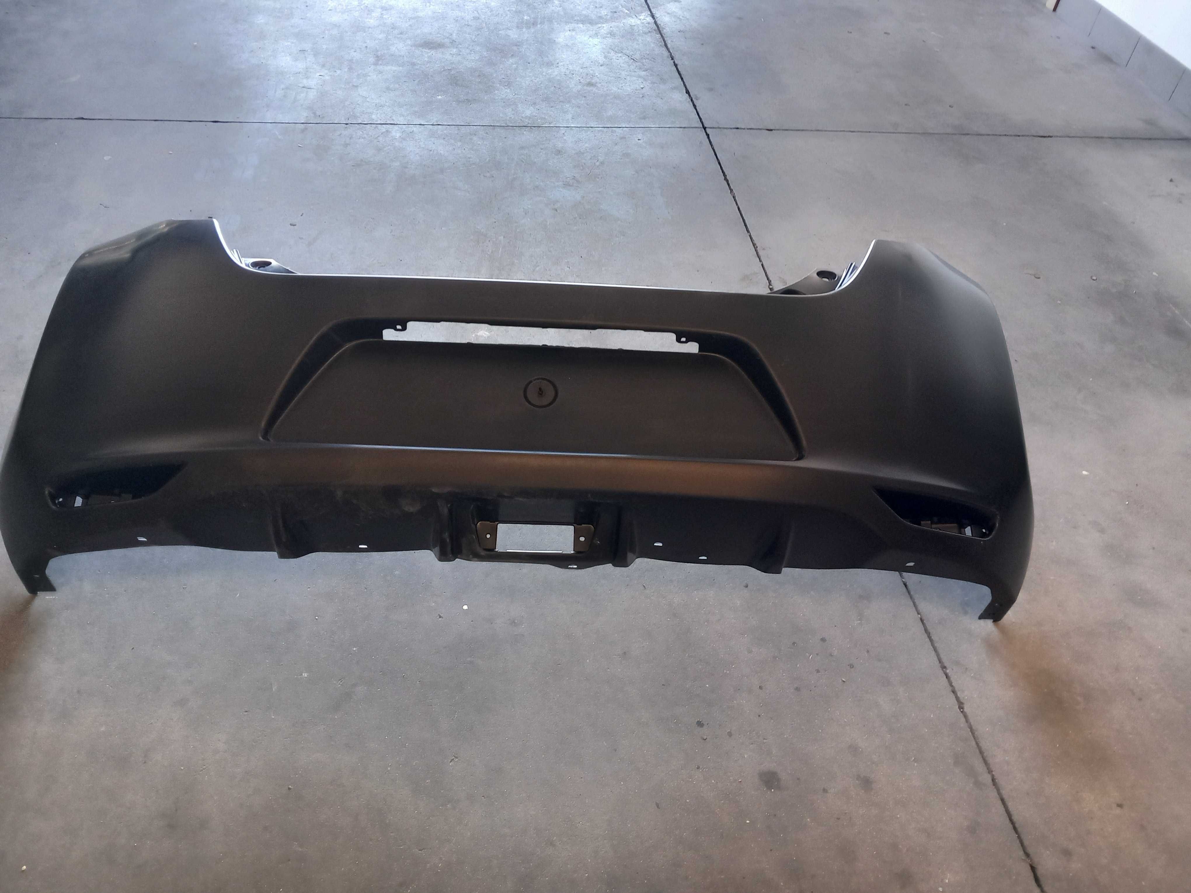 Para-choques traseiro de origem de um nissan leaf