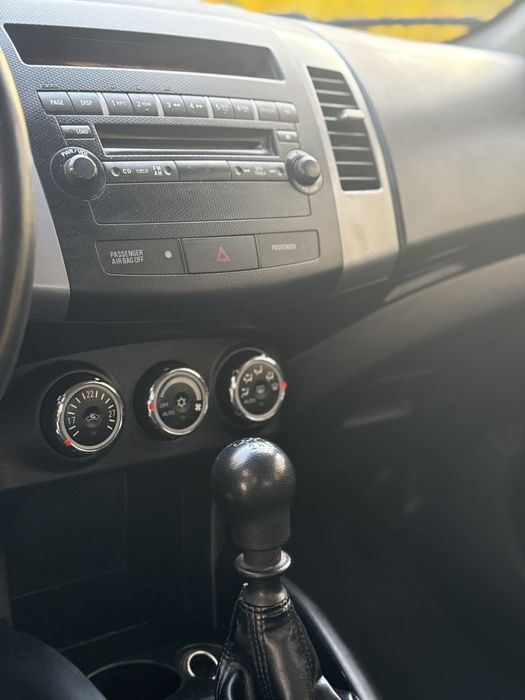 Mitsubishi Outlander 2011 ГОД 2.0 дизель полный привод