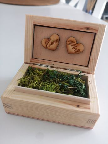 Drewniane pudełko na obrączki ślubne szkatułka