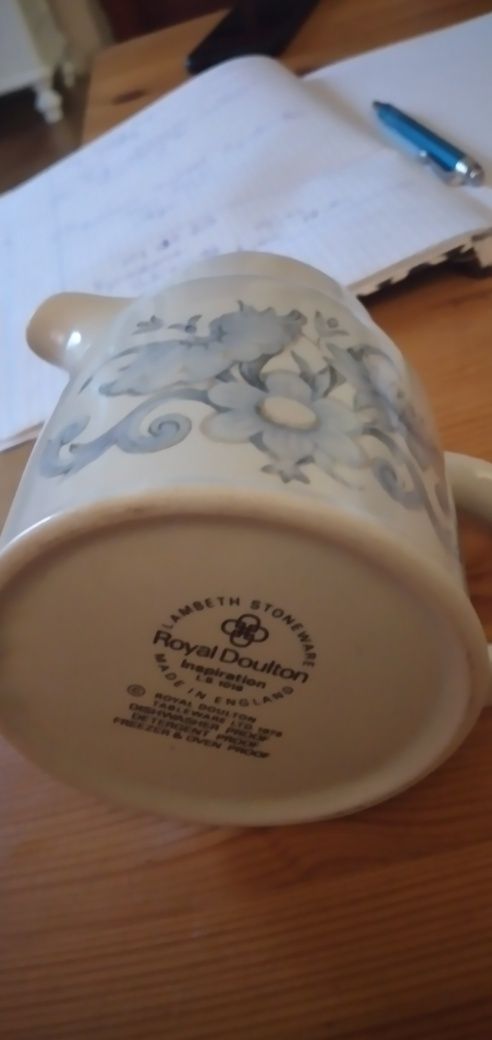 Mlecznik Royal Dulton porcelana królewska 1970r