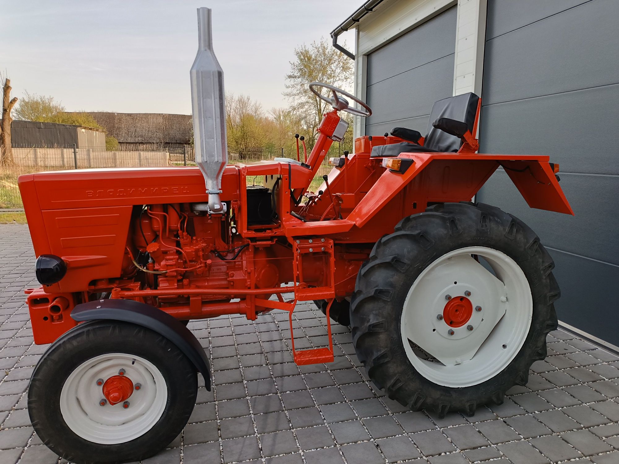 Ciągnik rolniczy władimirec t25