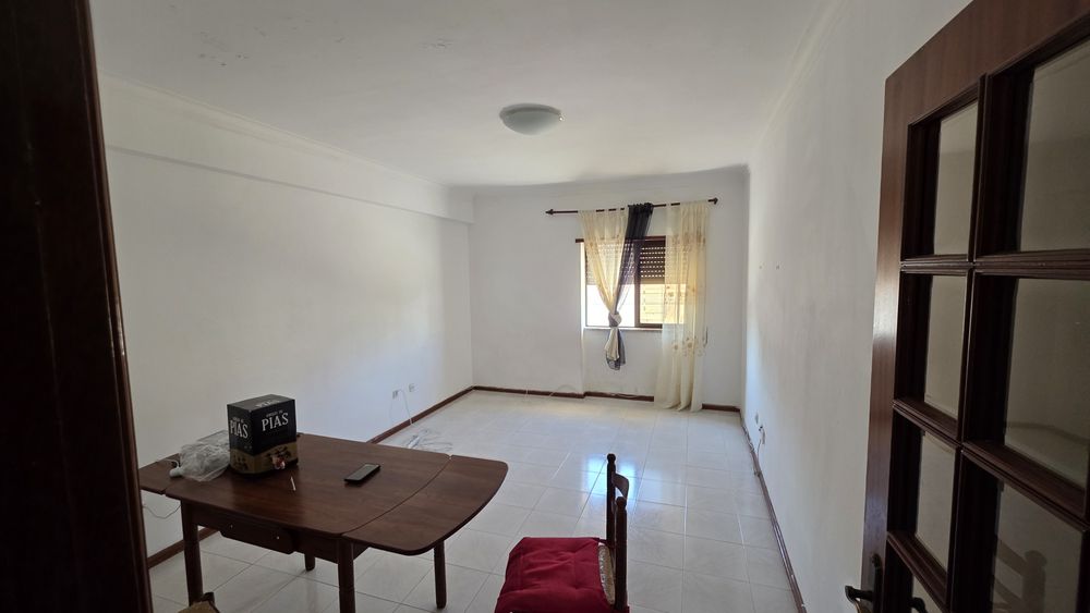 T2 baixa da banheira 107 m2.