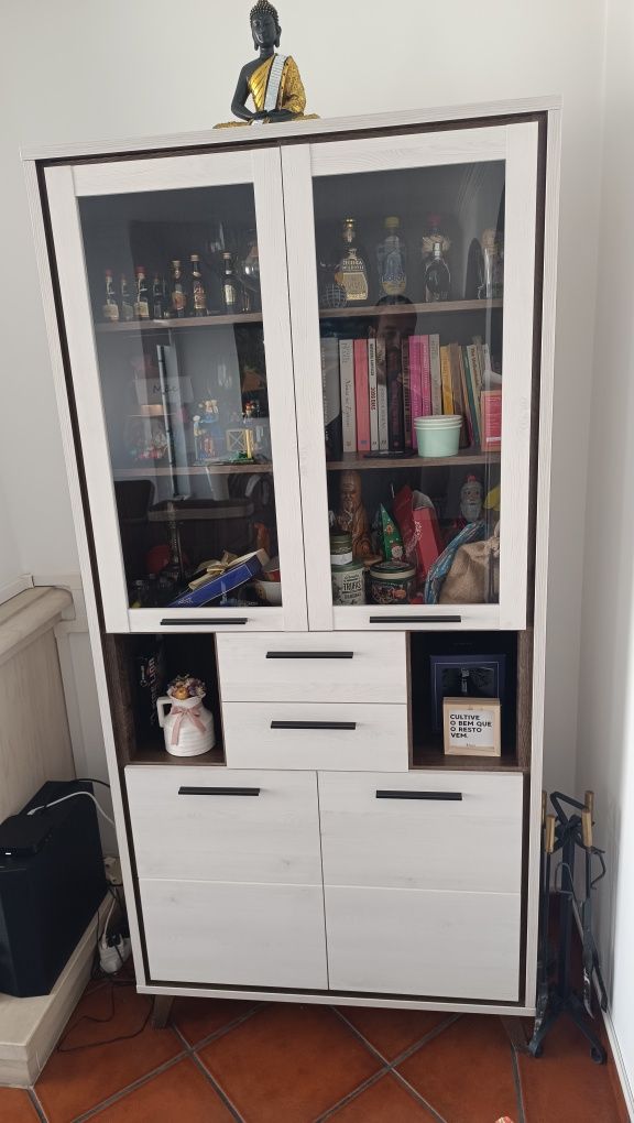 Móvel de sala louceiro