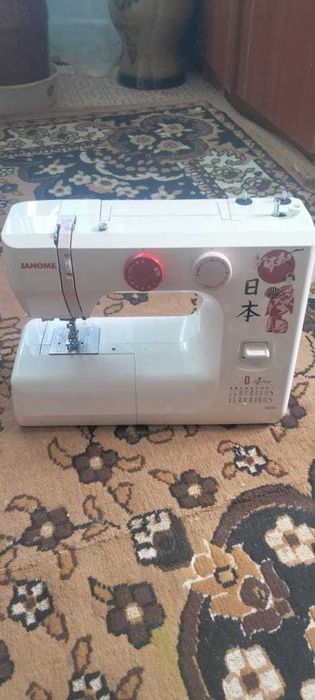 Електро швейна машинка.