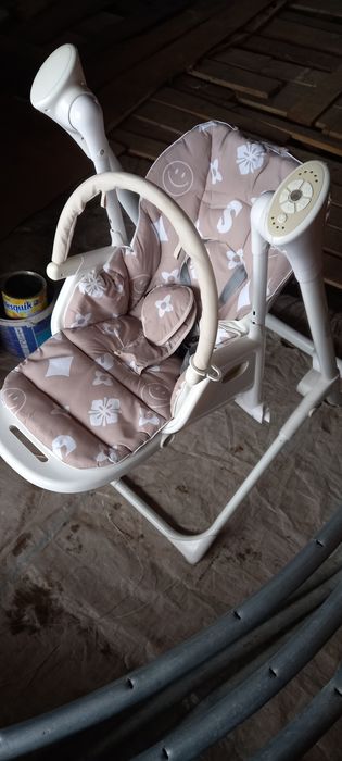 Стільчик гойдалка Triumph, для годування немовлят.