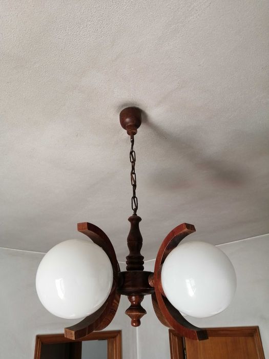 Candeeiro teto Madeira e globos Brancos