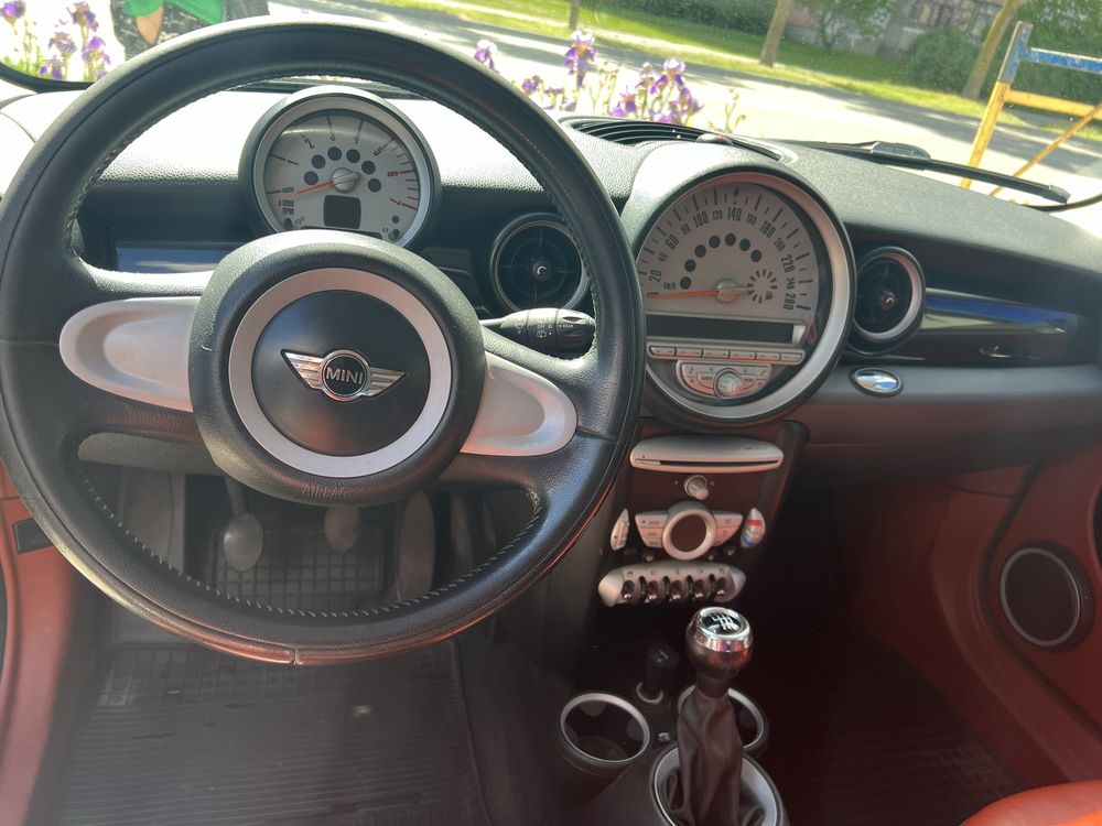 Продам авто Mini Cooper Hatch 2010
