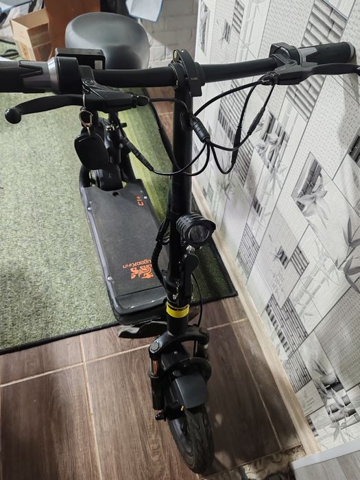 Продам електросамокат Kugoo