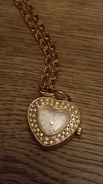 Sprzedam damski zegarek wisiorek pozłacane serce z cyrkonikami