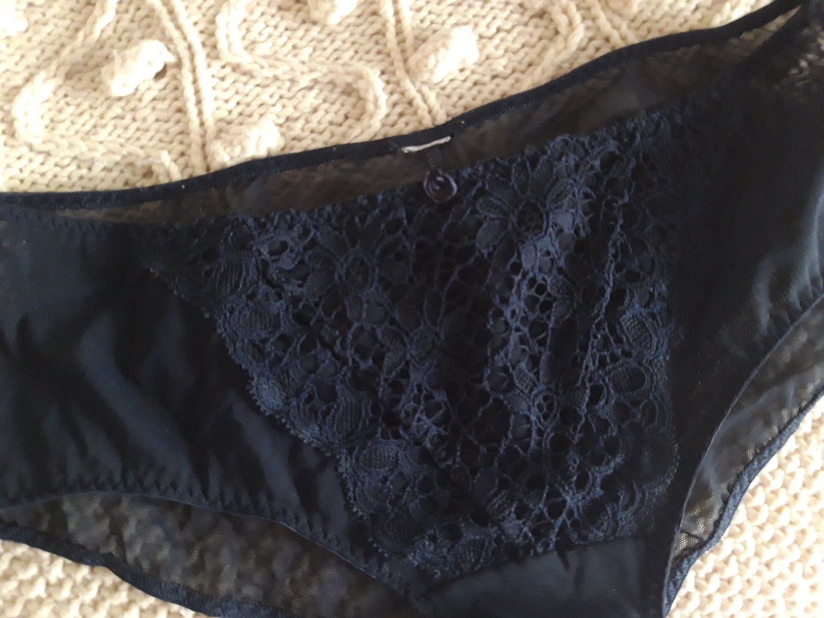Conjunto de top e cueca, de cor azul marinho da Intimissimi