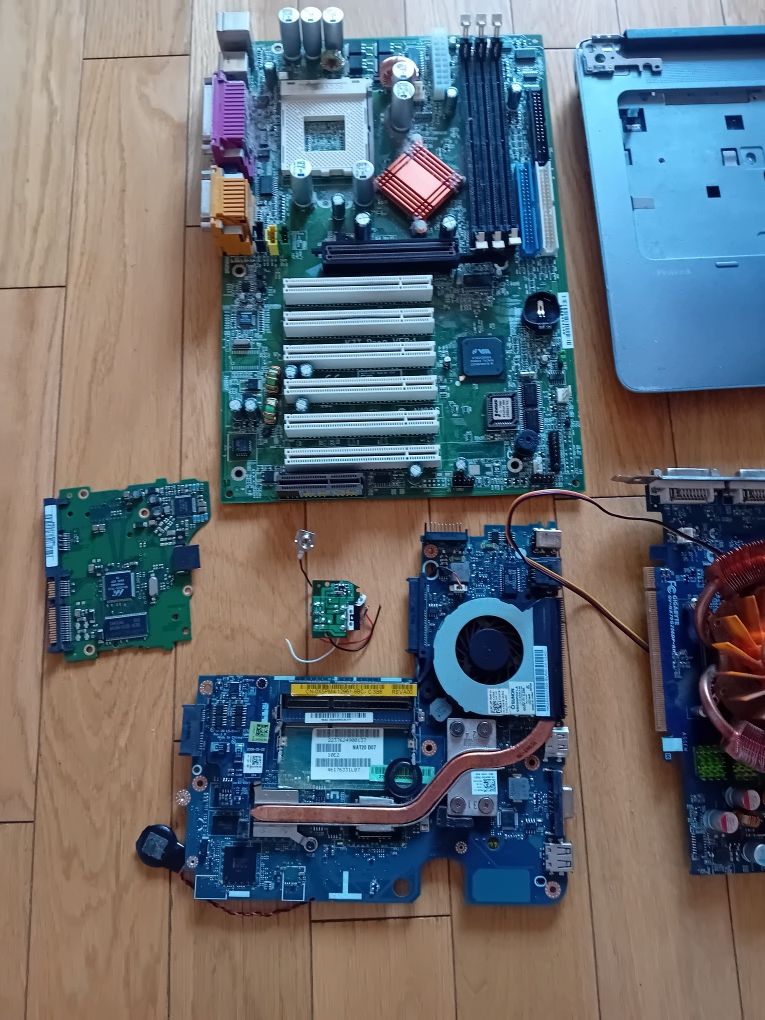 Mix elektroniki, laptop