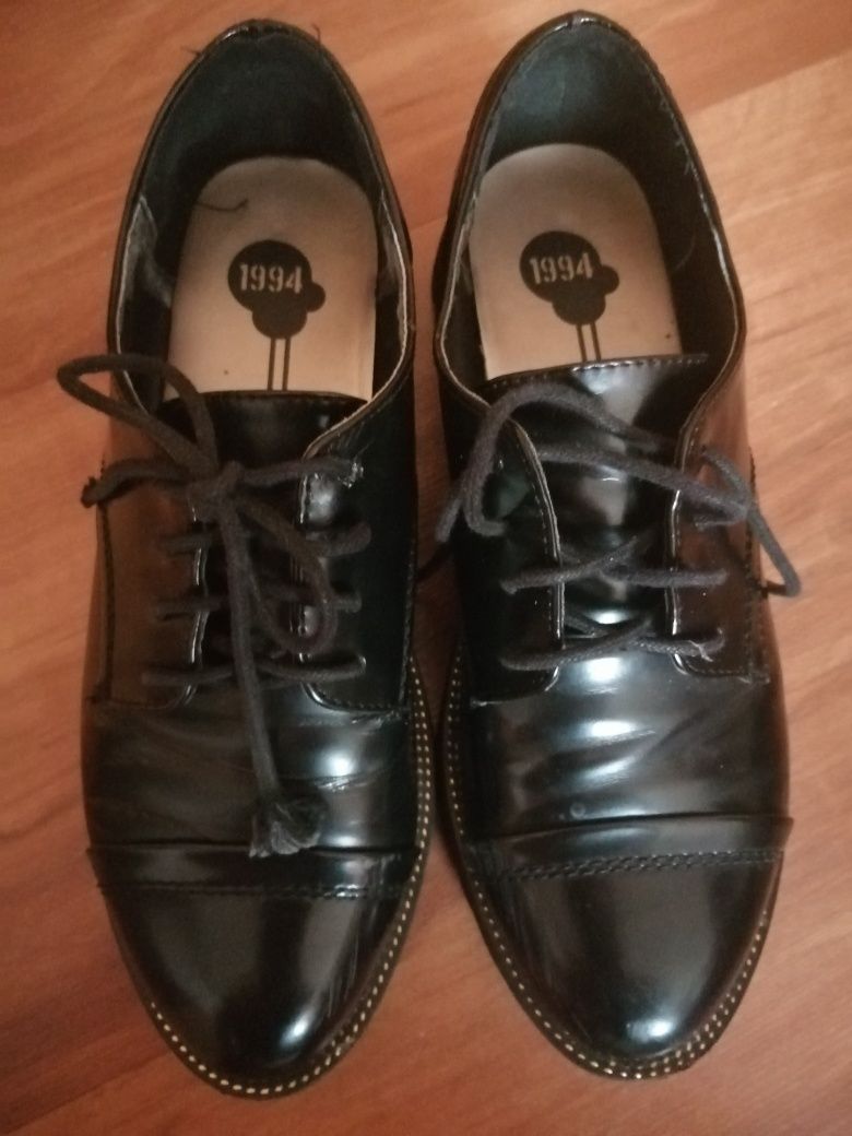Buty czarne lakierki damskie