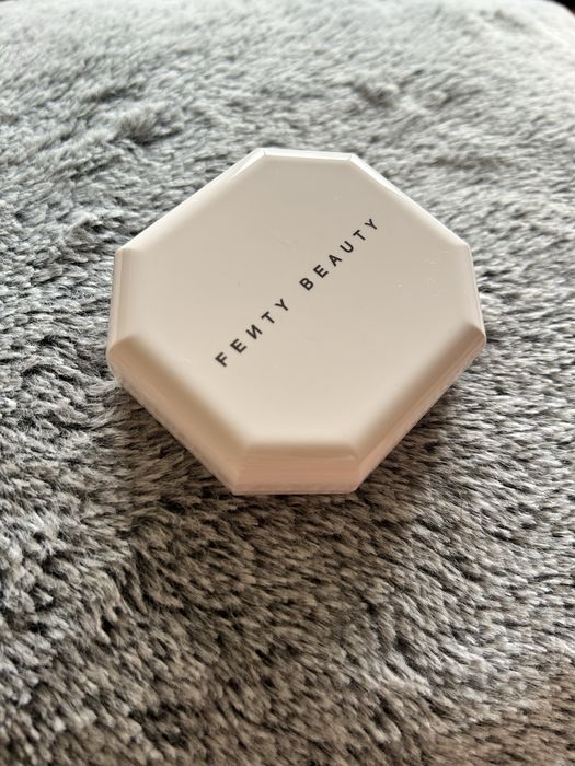 Fenty Beauty Pro Filtr soft matte podkład w kompakcie puder