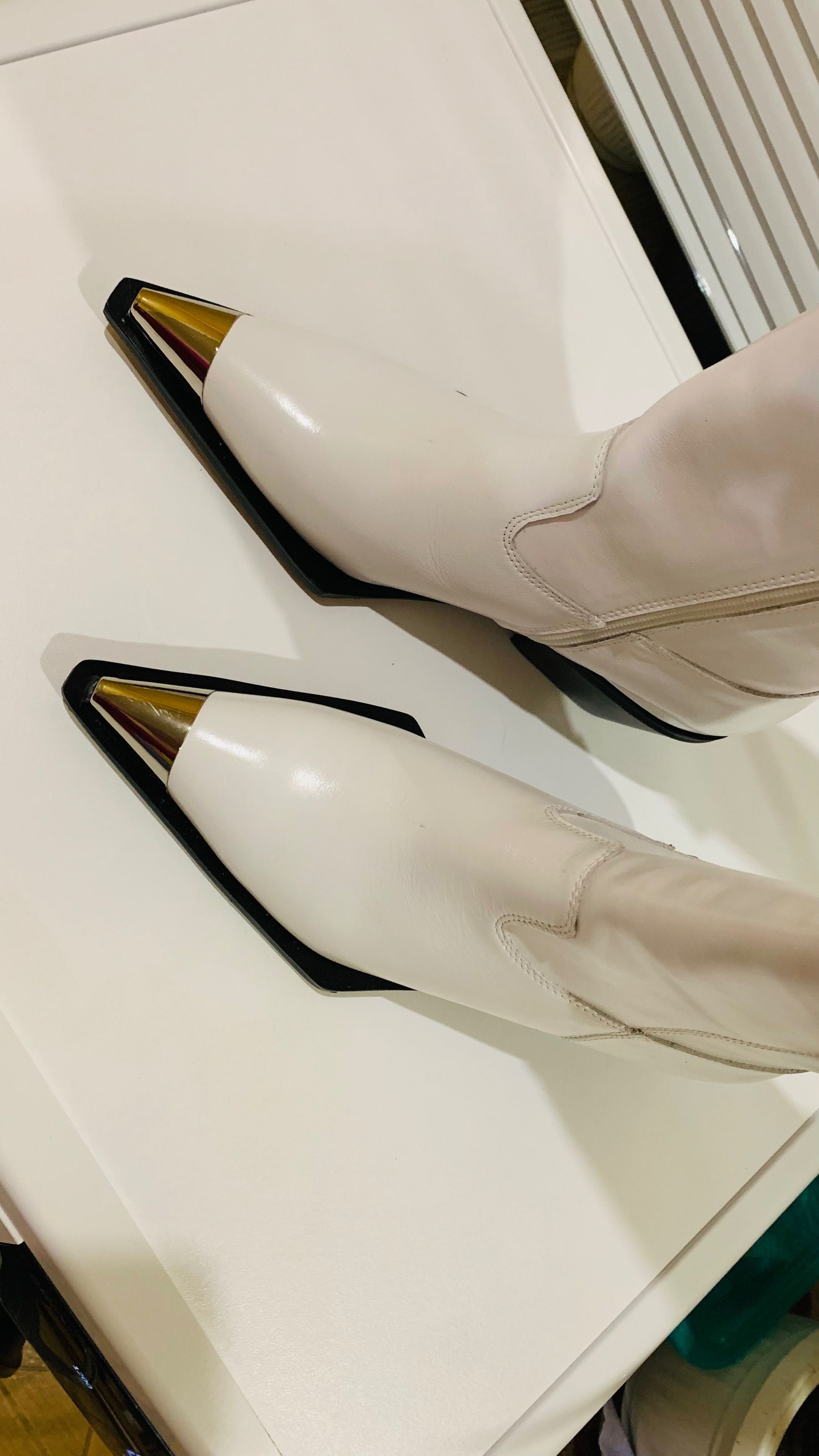 Казаки, білі чоботи, сапоги, белые helmut lang