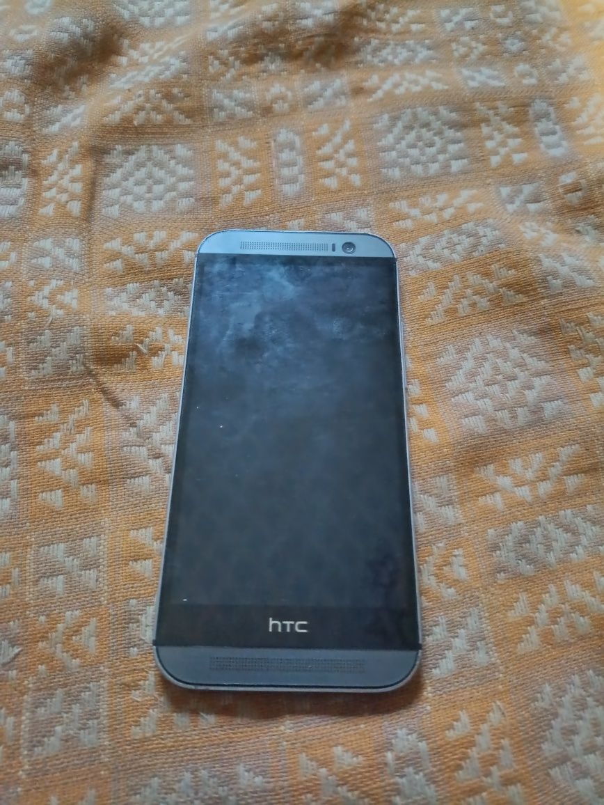 Смартфон HTC One M8
Смартфон HTC One M8