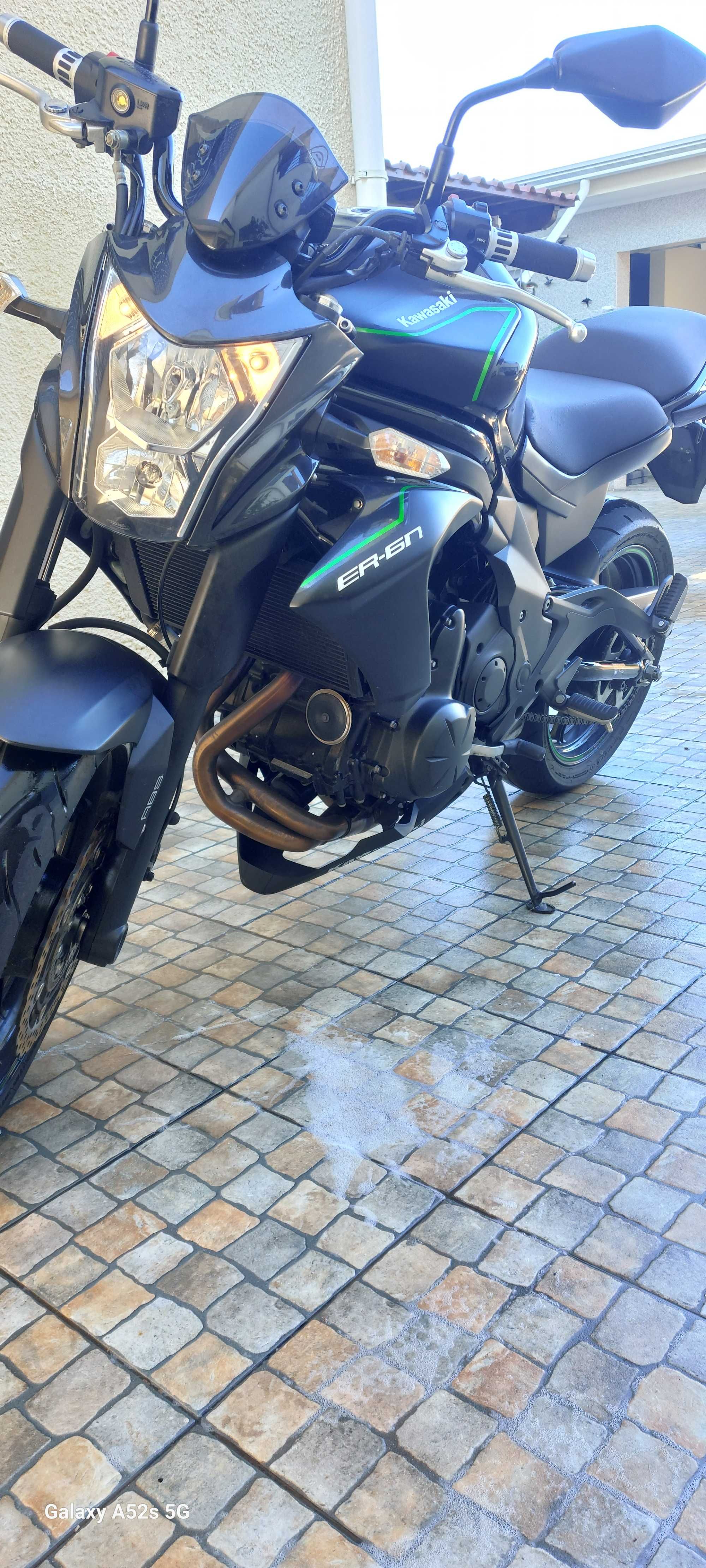 Moto Kawasaki er6n 650