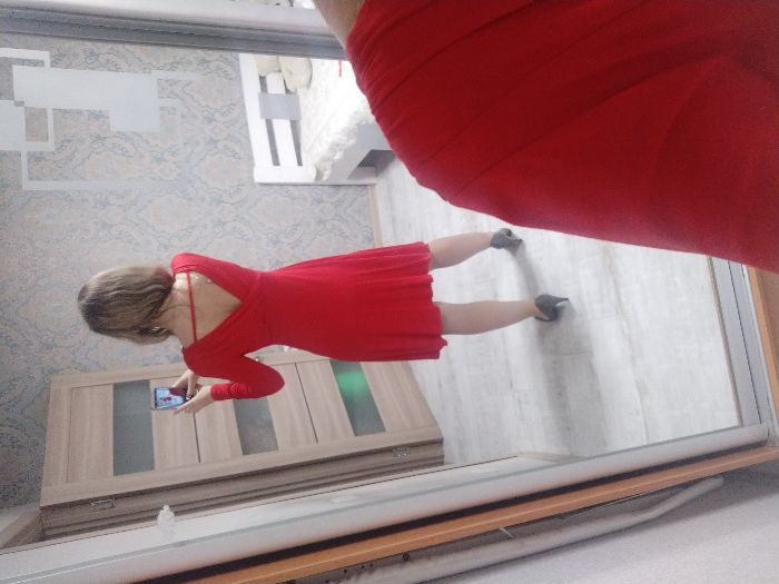 Новое красивое платье миди длинный рукав