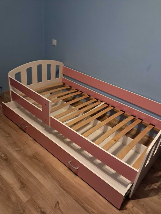 Sprzedam łóżka dziecięce.