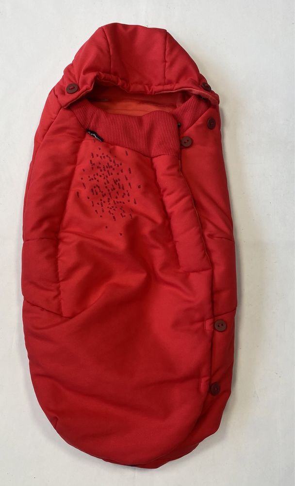 Fotelik Maxi Cosi CabrioFix+ śpiworek Maxi Cosi - Red