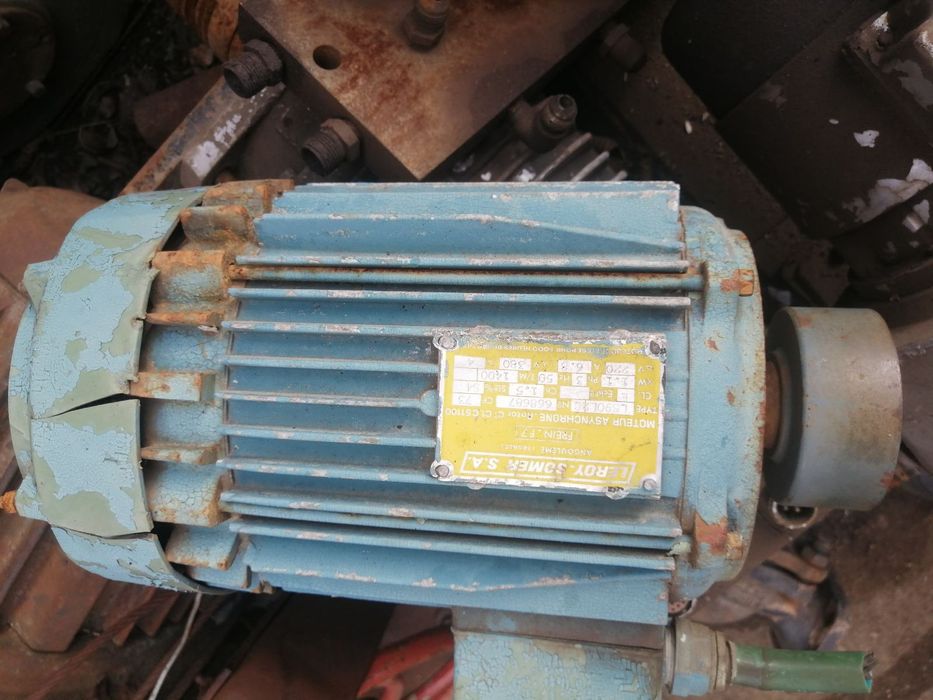Асинхронные электродвигателя ,в нерабочем состоянии,продам как донора