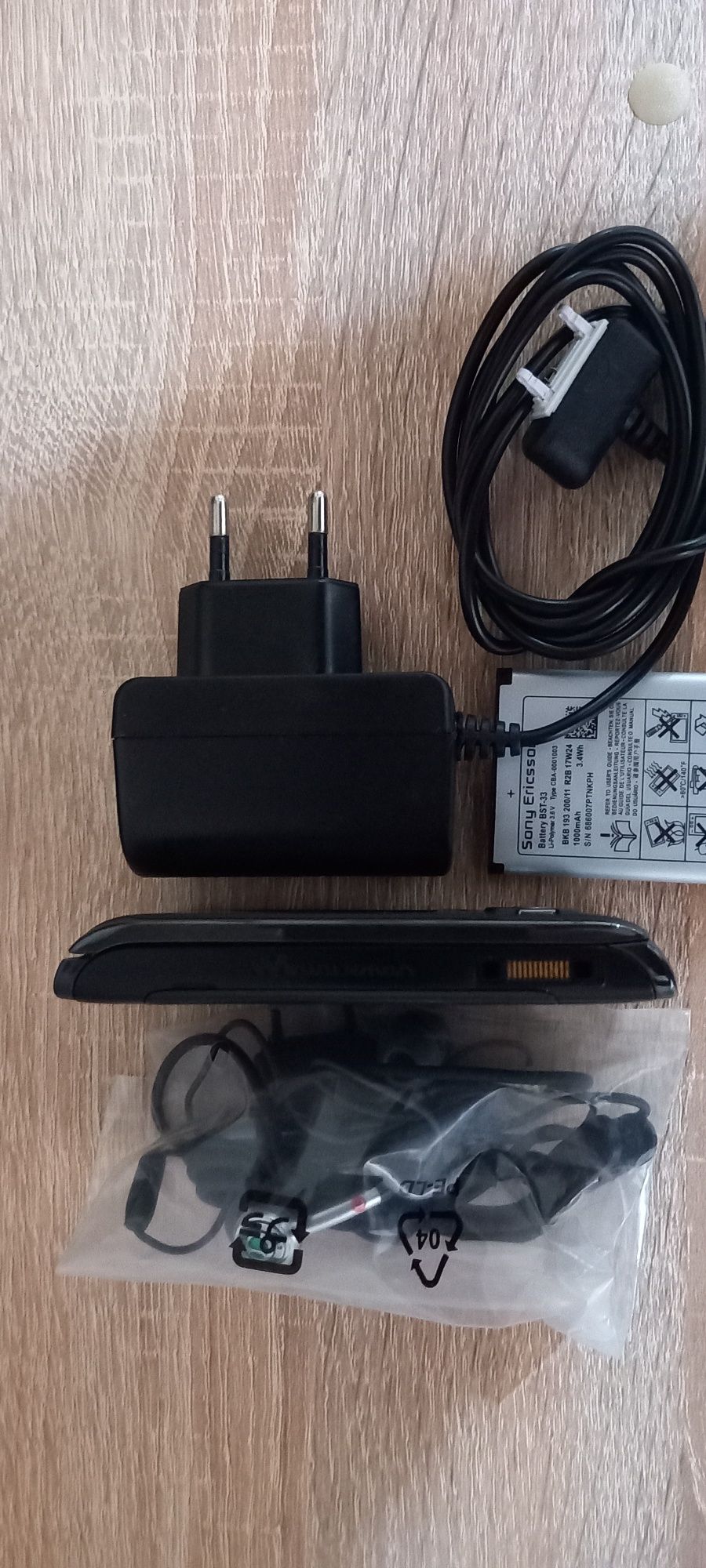 Продам мобільний телефон Sony Ericsson W 595
