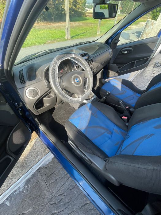 Fiat Punto 1.2 (2003) – Económico e Pronto a Andar