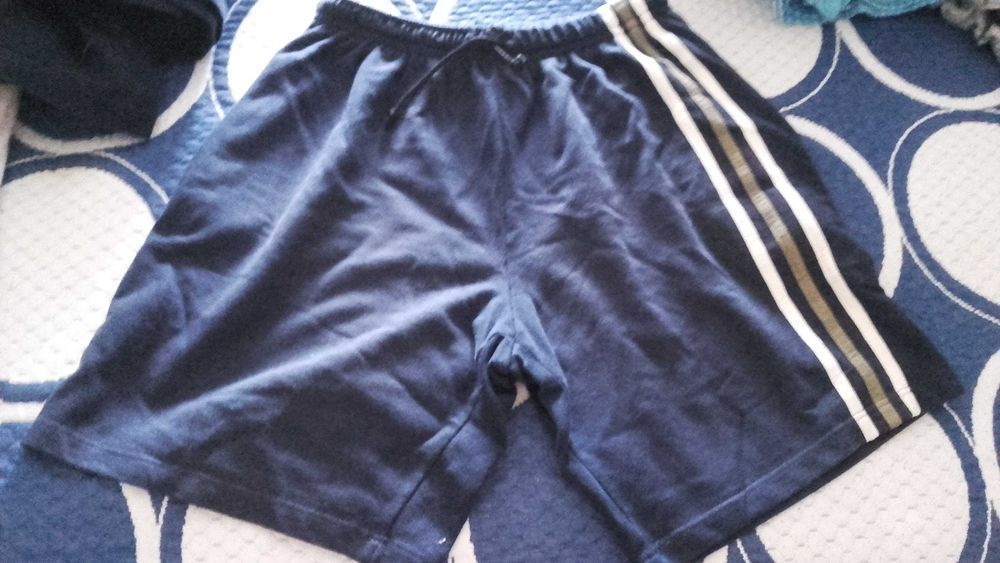 Várias Camisolas De Diversas Marcas Bermudas E Calções Novos