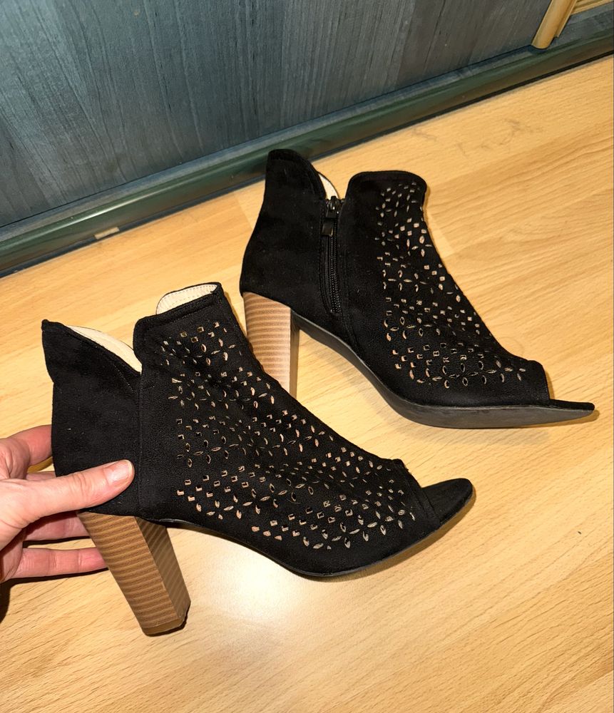 Buty letnie na obcasie POTIPATI r.40