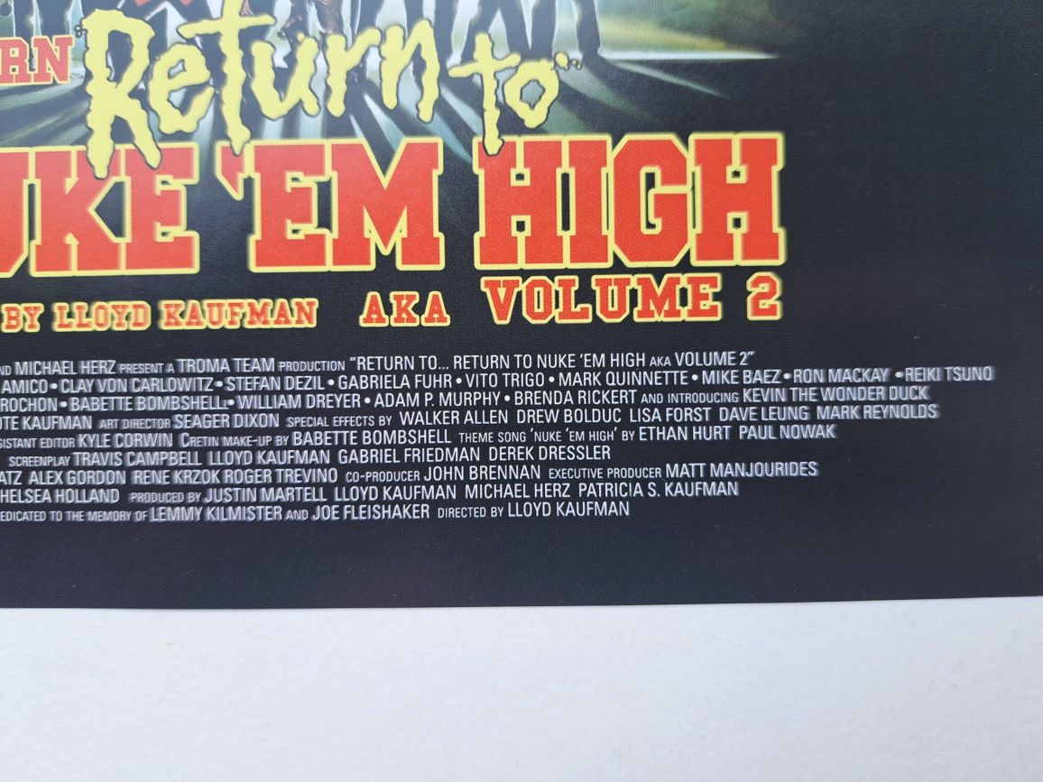 TROMA Return to Nuke 'Em High volume 2 - material promocional Cannes