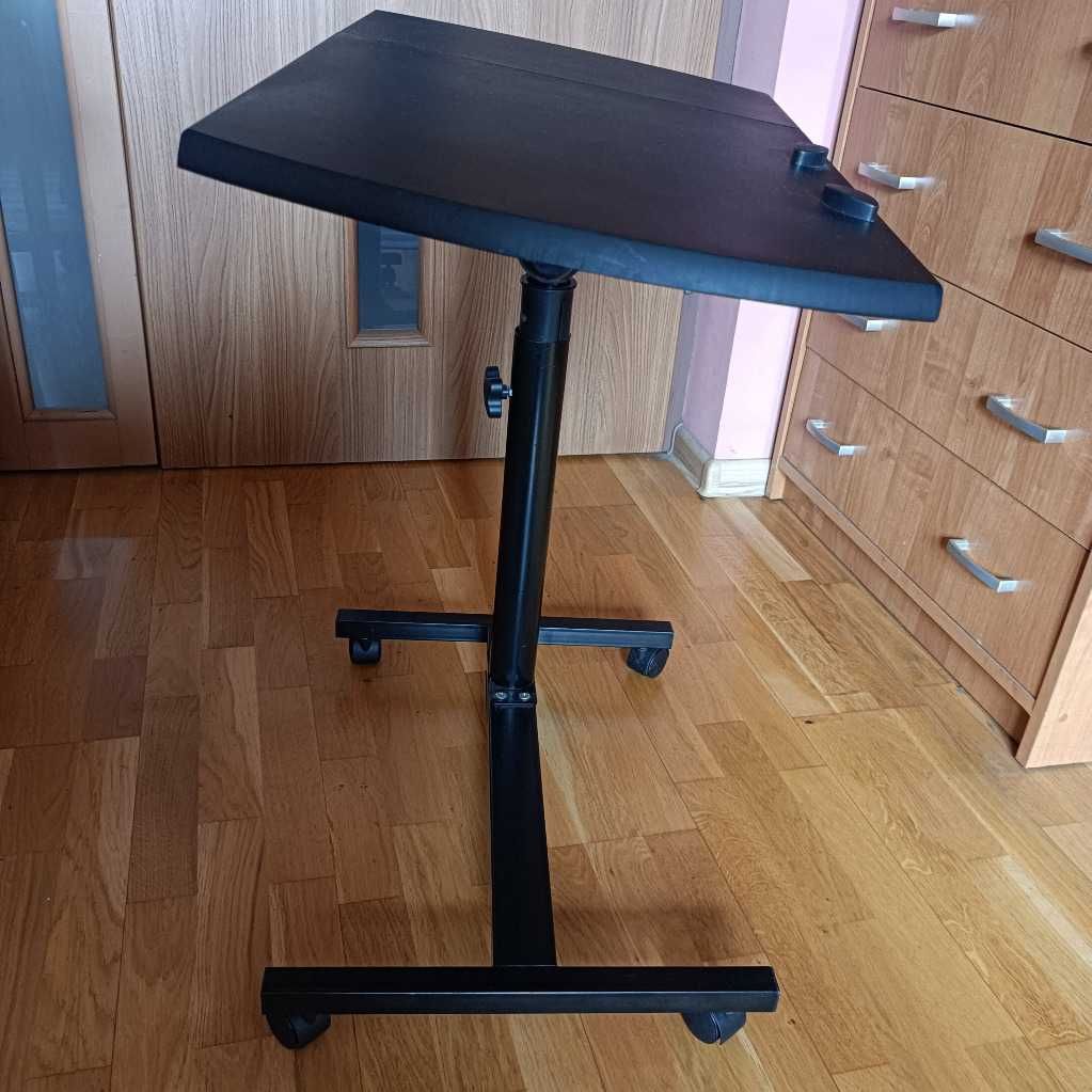 Stolik pod laptopa na kółkach regulowany biurko