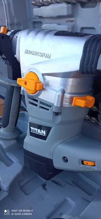 Młotowiertarka SDS TITAN 1500W 8j Udaru
Cały komplet z wiertłami