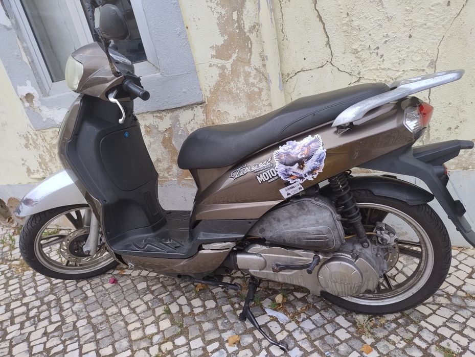 Peugeot Tweet 2, scooter 125cc. Veja fotos.