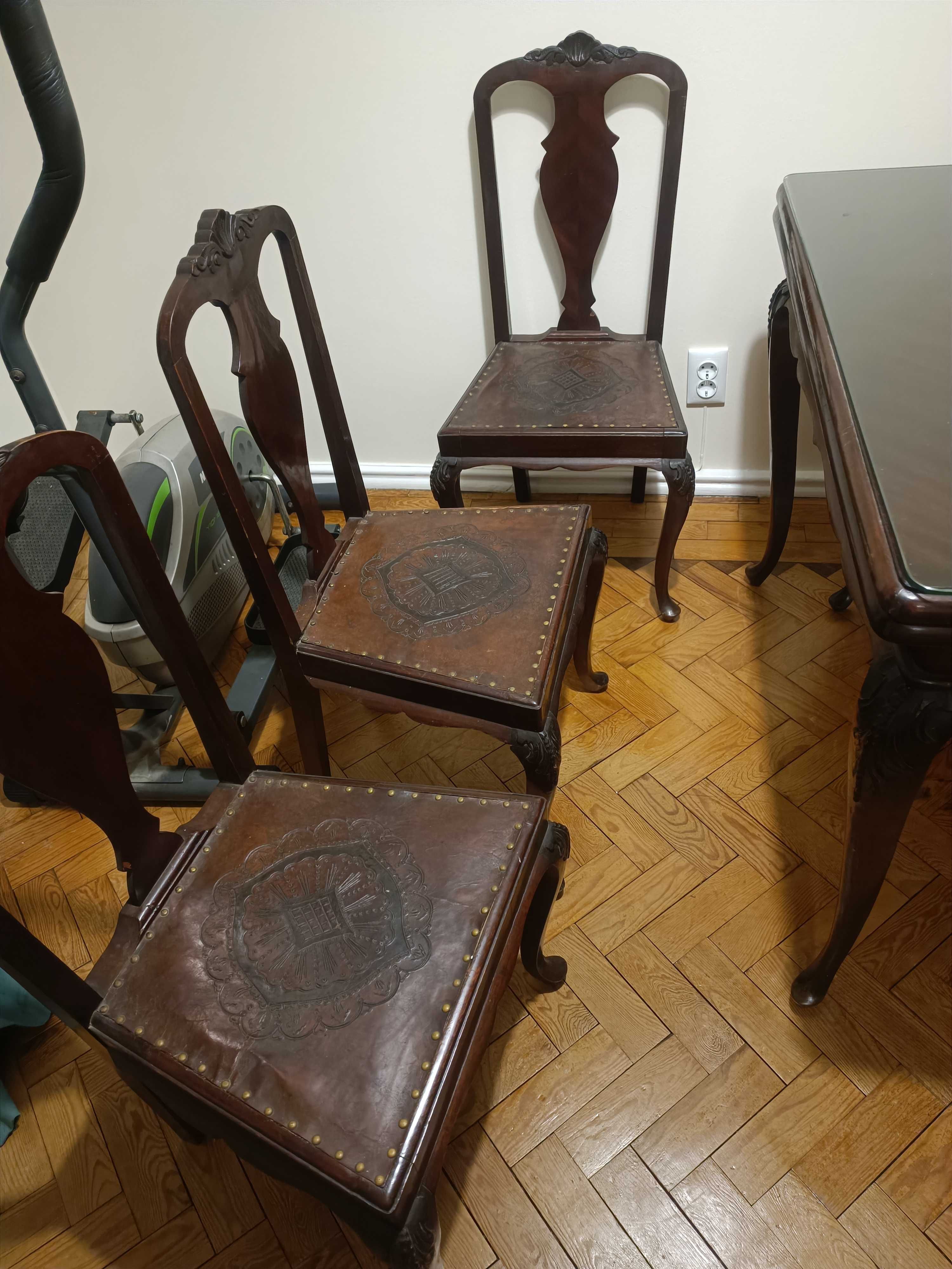 Mesa e cadeiras estilo Queen Anne