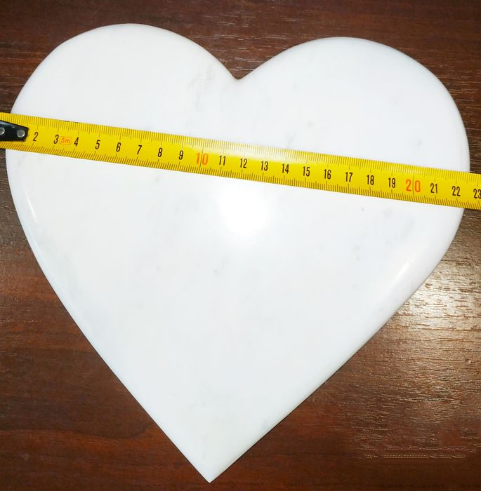 Подарунок велике серце з білого мармуру