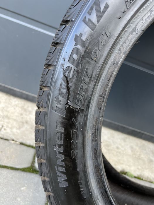 Шини hankook winter i*cept iz2 w616 r17 225/45 (пошкоджене)