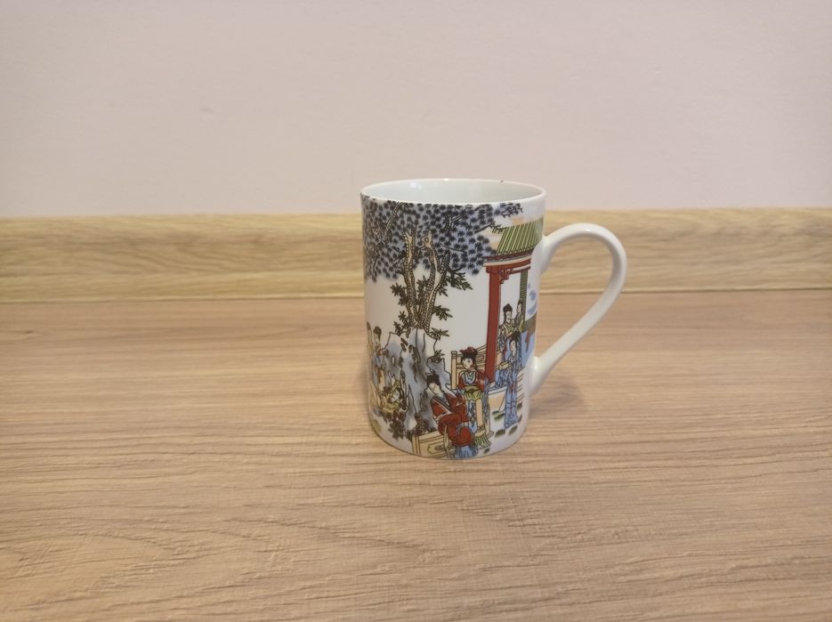 Kubek porcelana z japońskim motywem