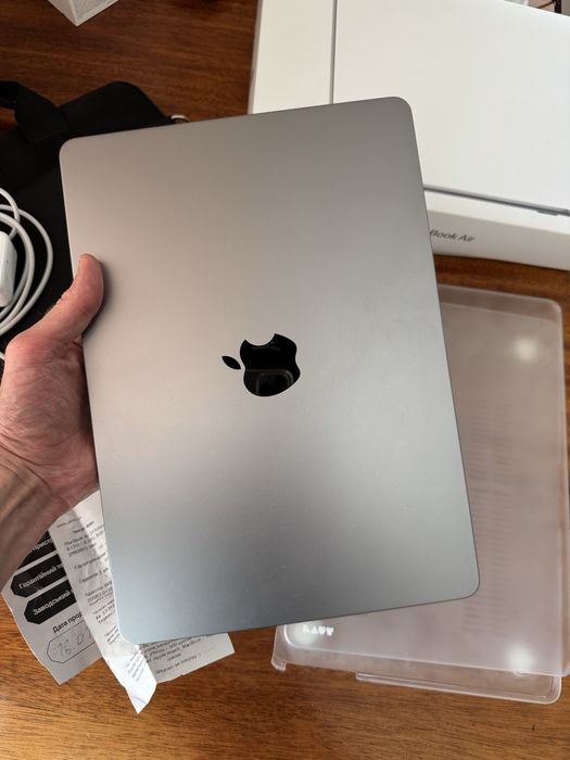 Macbook air 13 m3 8/256 на гарантии