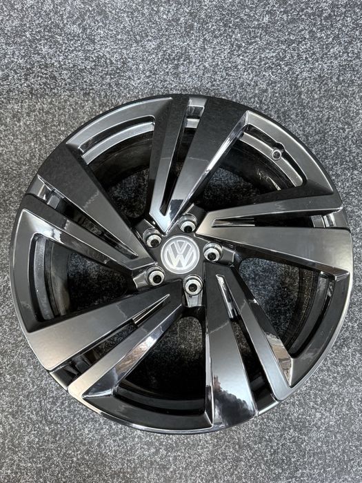 Диски VW Touareg R20 ET33  Nevada Black