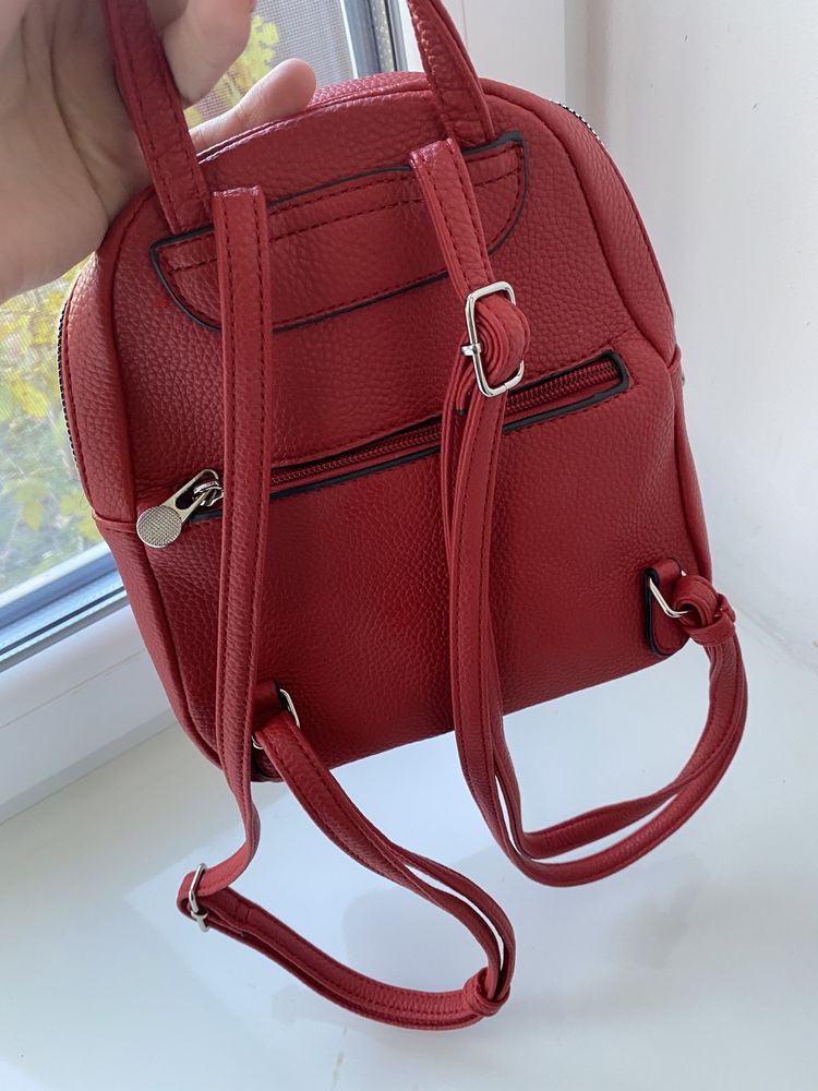Маленька сумка-рюкзак червона