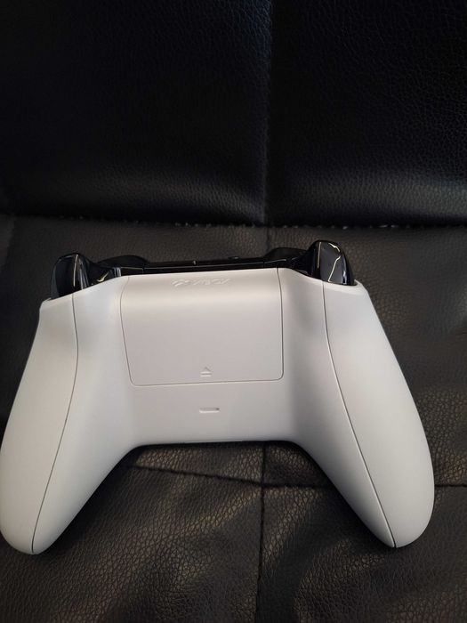 Pad Xbox One Biały w Pudełku, BDB, Sklep Centrum Grania