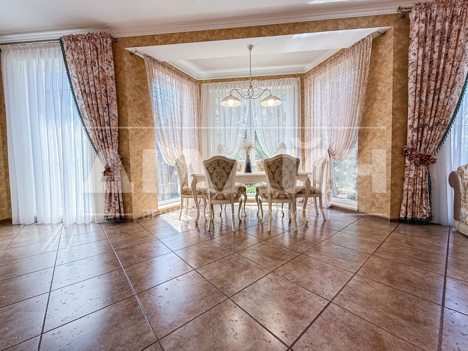 Vip будинок 4 спальні , 2 с/у на Правому березі