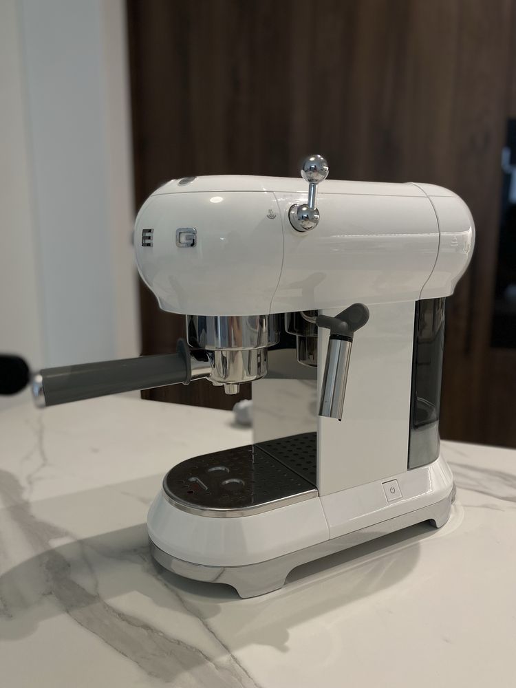 SMEG ekspres do kawy kolbowy