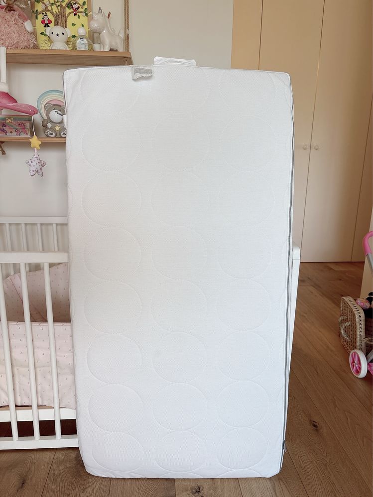 Berço (cama de grades) com colchão