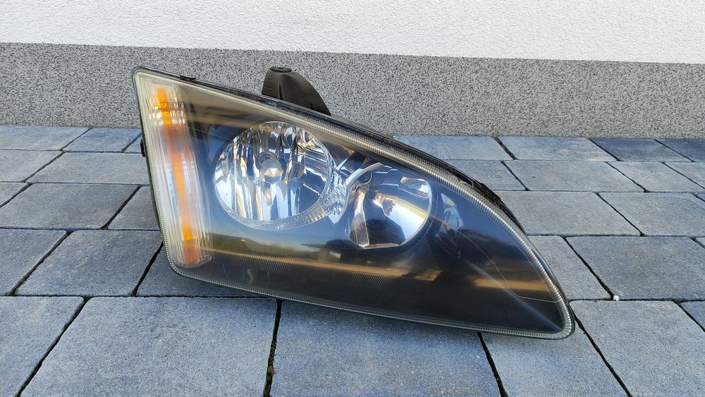 Lampa prawa przednia przód Ford Focus MK2.