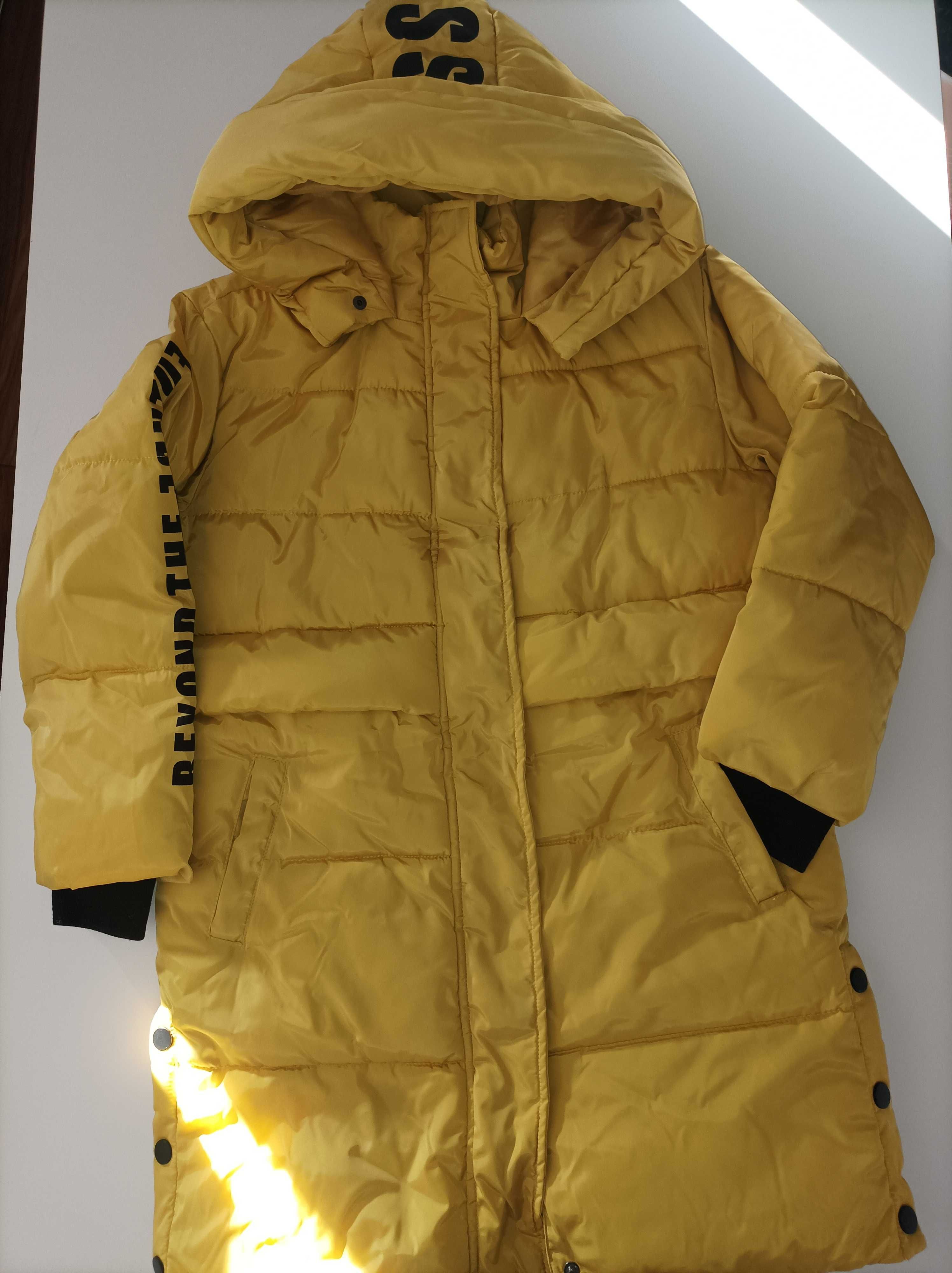 Zimowy płaszcz dla dziewczynki Reserved, r. 140