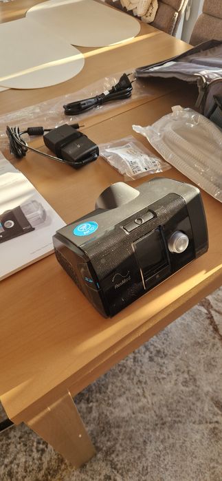 Aparat do bezdechu AirSense™ 10 z nawilżaczem i podgrzewaną rurą ResMe