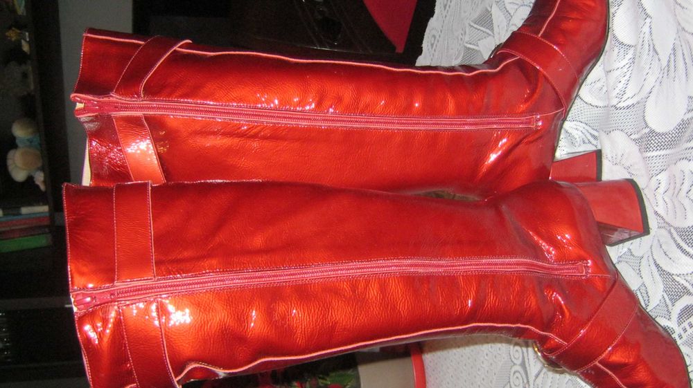 Eksluzywne hiszpańskie kozaki  ze skóry naturalnej lakierowanej.