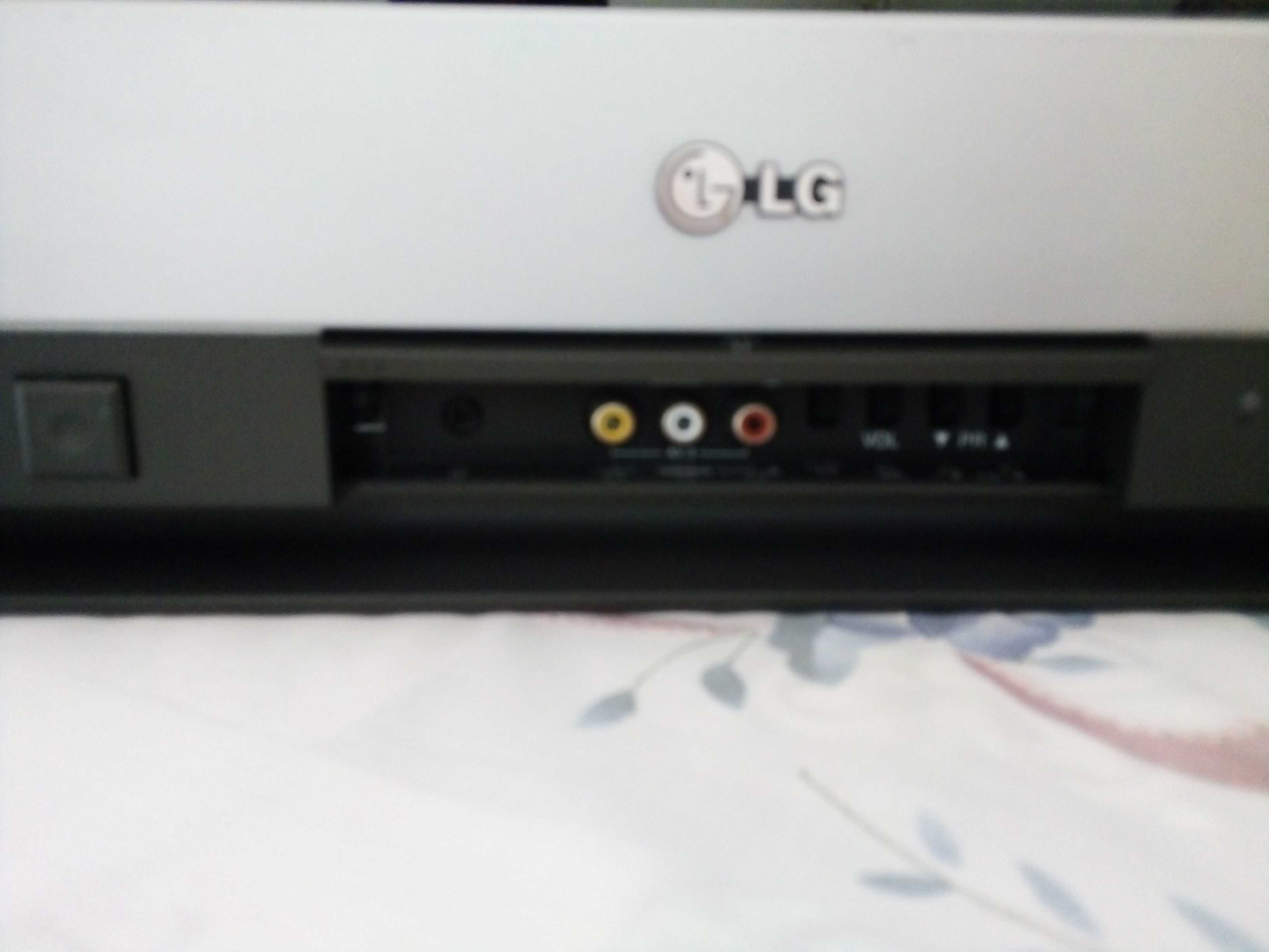 Televisão LG Flatron antiga, com pouco uso - como nova