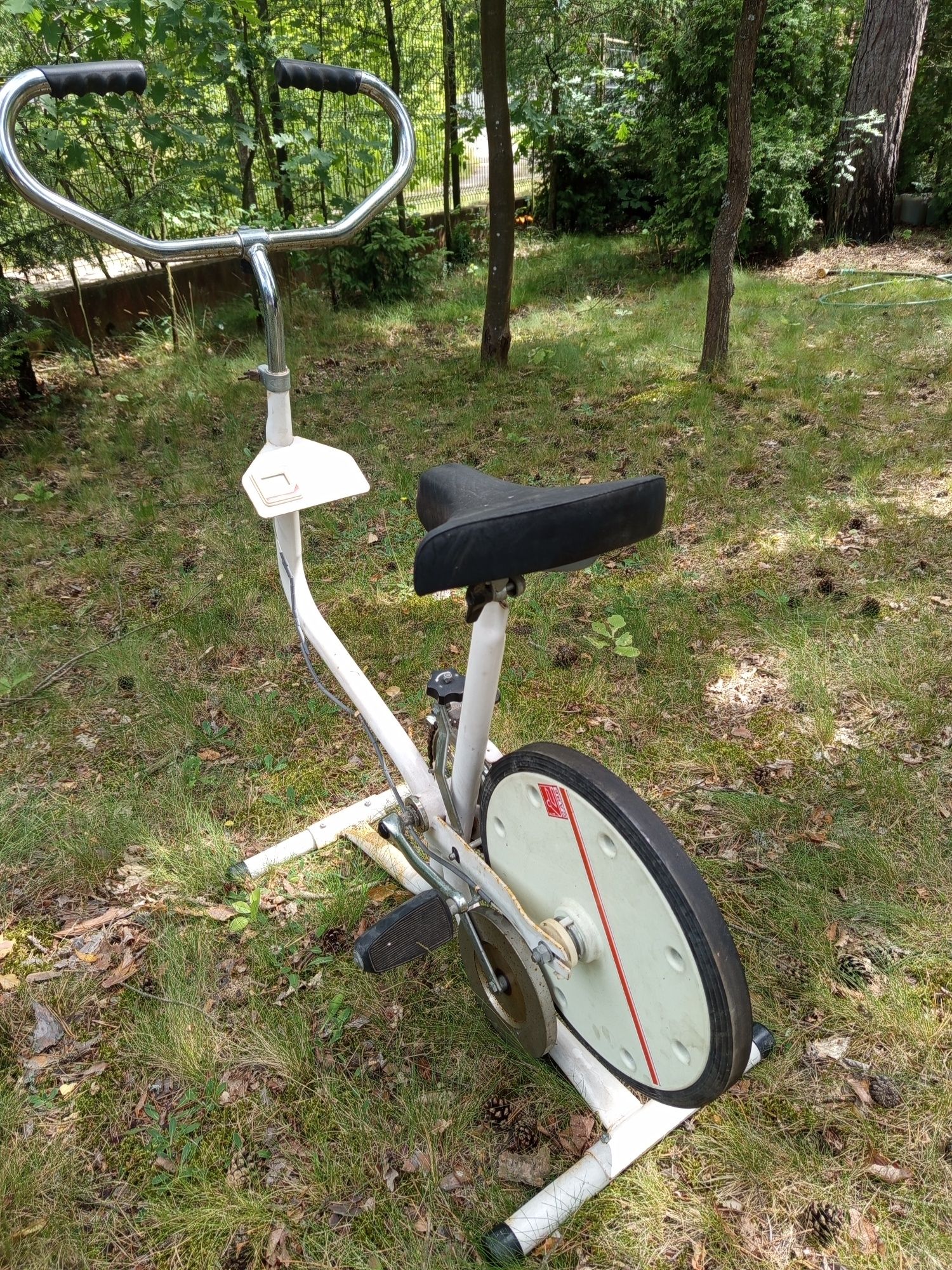 Rower stacjonarny treningowy.